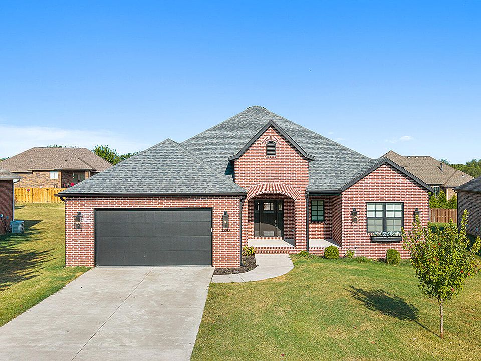 3893 N Sheedy Avenue, Springfield, MO 65803 | Zillow