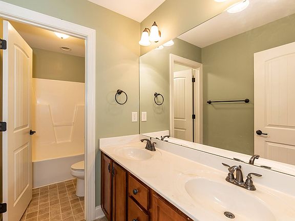 4th image of 913 Steelhorse Dr