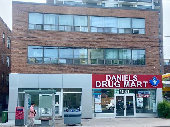 1582 Bathurst St, Toronto, ON