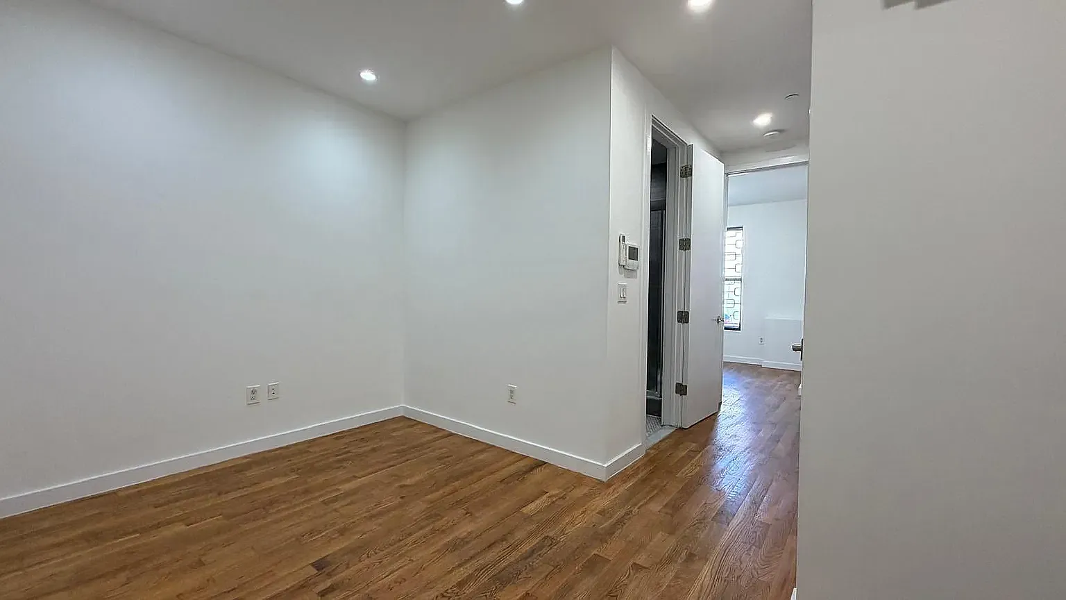 1082 De Kalb Avenue — Photo 1