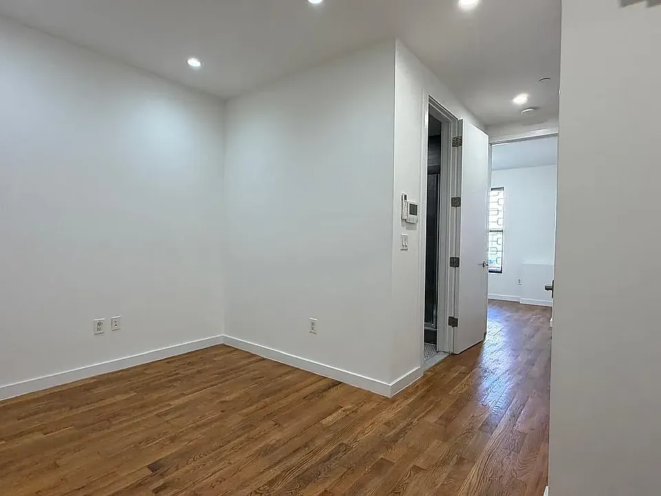 1082 De Kalb Ave #1F