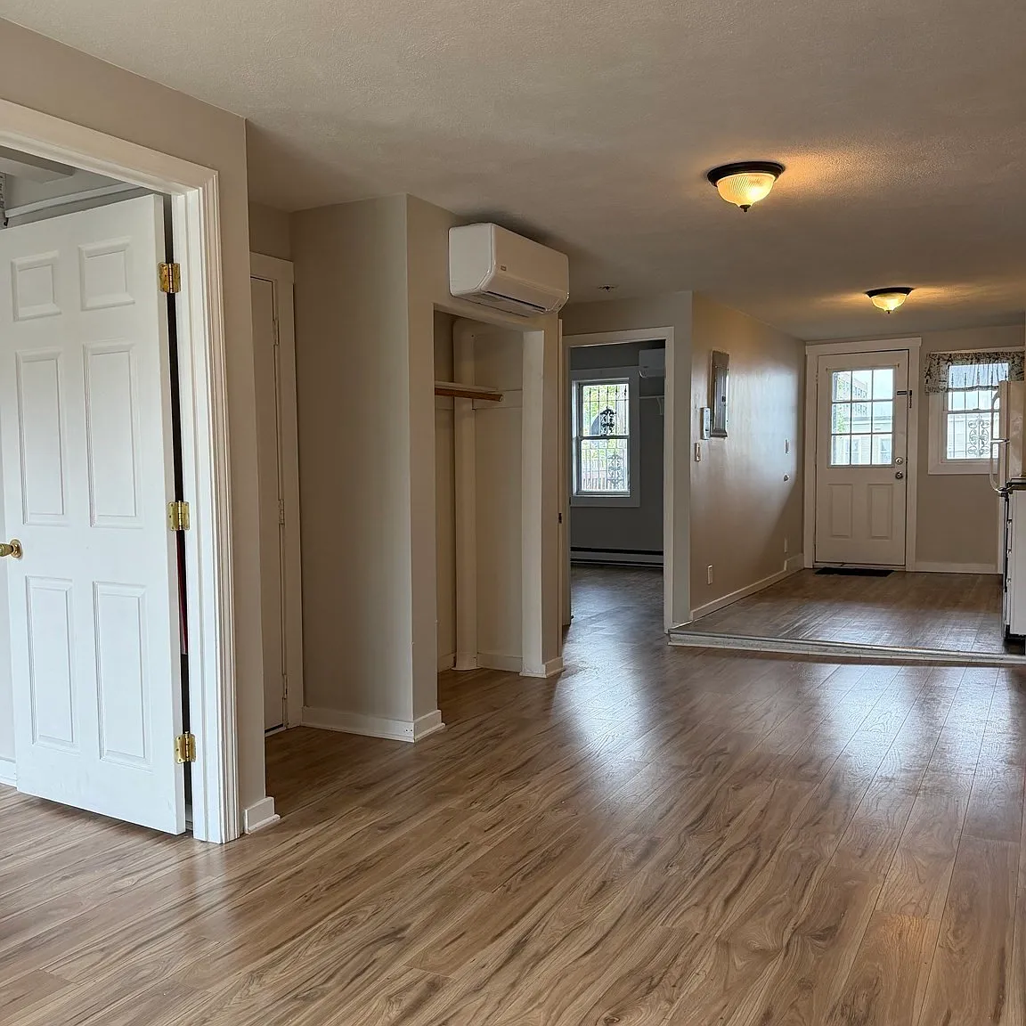 2 bed, 1.0 bath, 1000 sqft, $2,500 — Photo 3