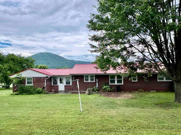201 Honeysuckle Ln, Narrows, VA 24124