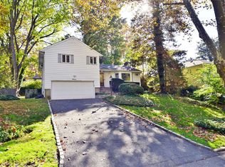 7 Sycamore Rd, Glen Cove, NY 11542