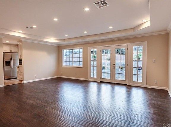 4th image of 9729 Hayvenhurst Ave