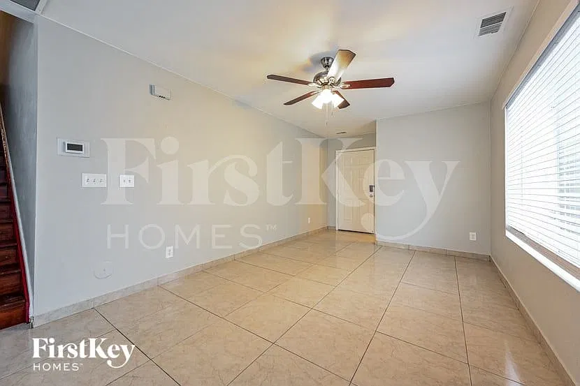 4 bed, 2.5 bath, 1973 sqft, $3,425 — Photo 4
