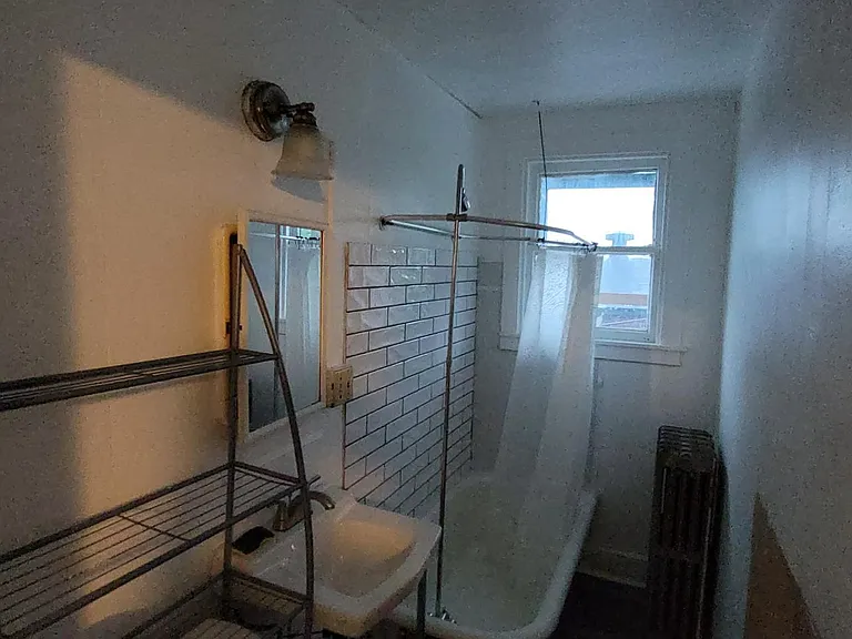324 Spring St #3 — Photo 6