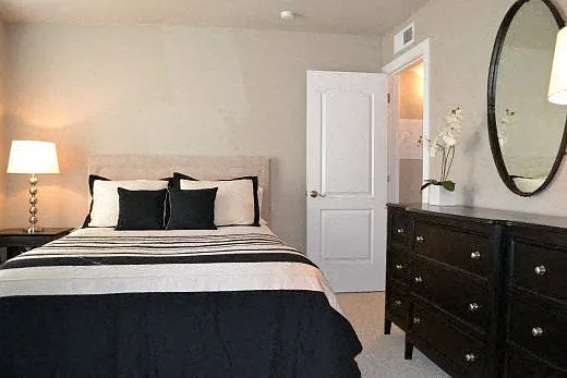 MONTECITO VILLAS — Photo 24