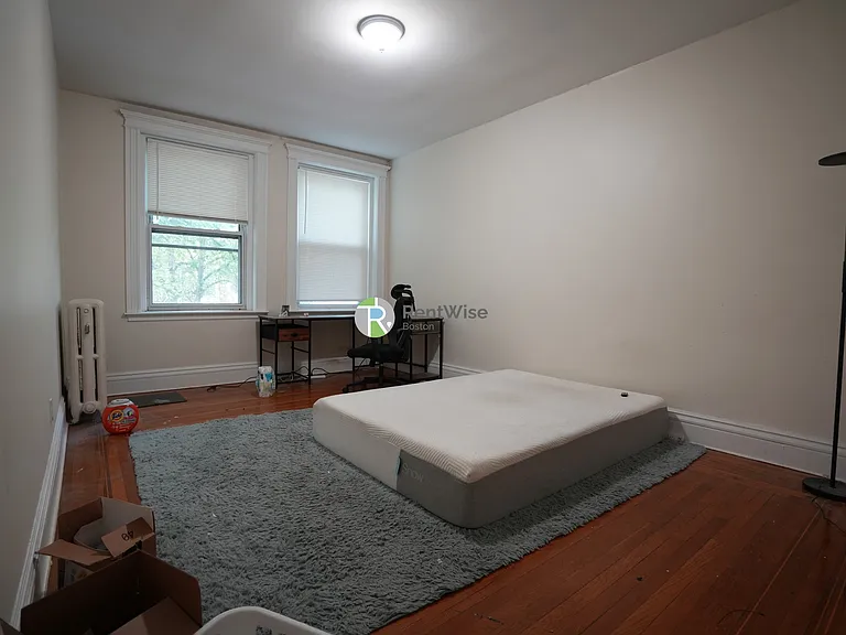 22 Euston St #5 — Photo 10