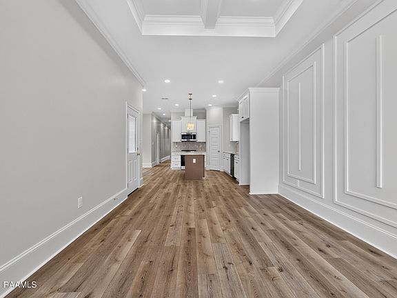 4th image of 302 Academy Rd