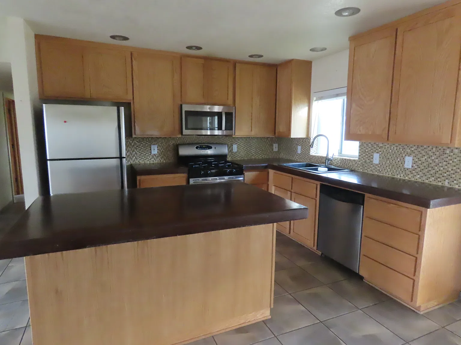 3 bed, 1307 sqft, $1,650 — Photo 3