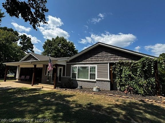 2nd image of 404 Nixon Rd