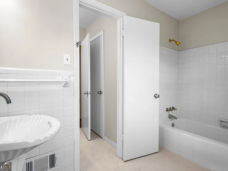 2922 Appling Way — Photo 11