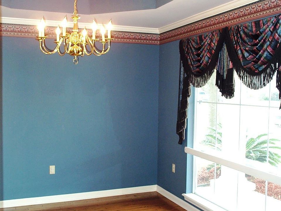 Dining room.