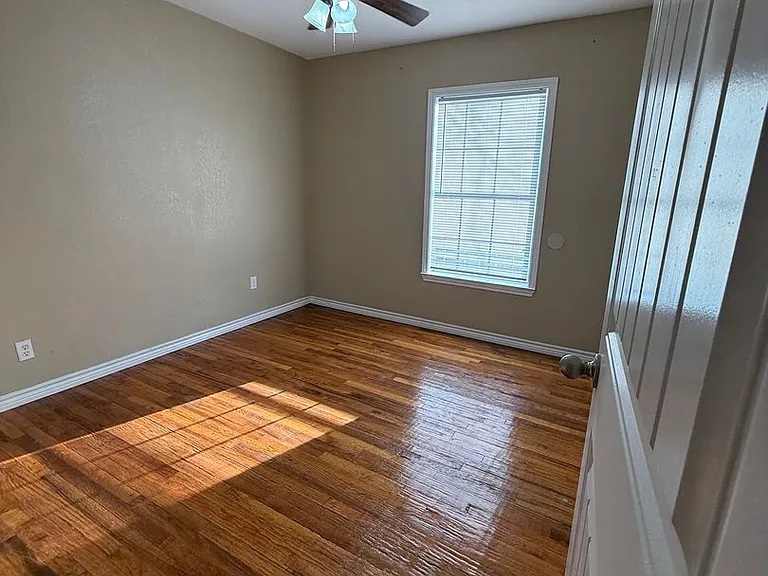 784 Samuels St — Photo 12
