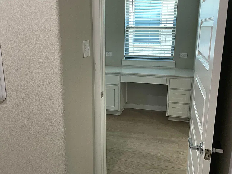 1404 Mahogany Dr — Photo 29