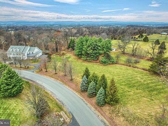 2nd image of 40398 Beacon Hill Dr