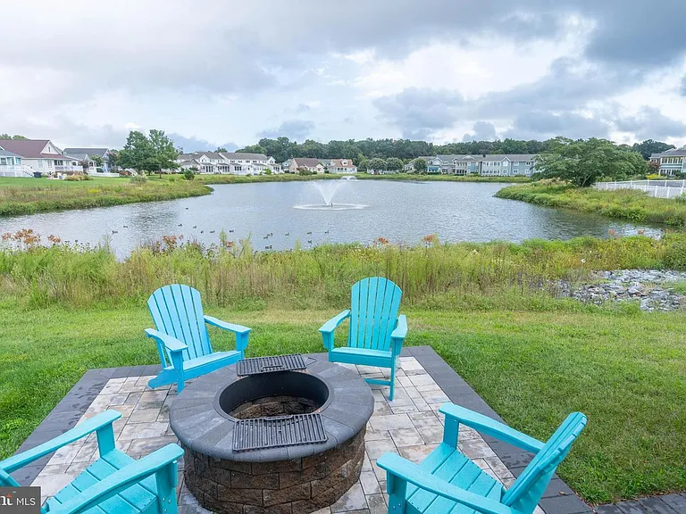 298 Lakeside Dr — Photo 10