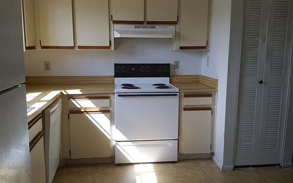2nd image of 1321 SE Belcrest Street