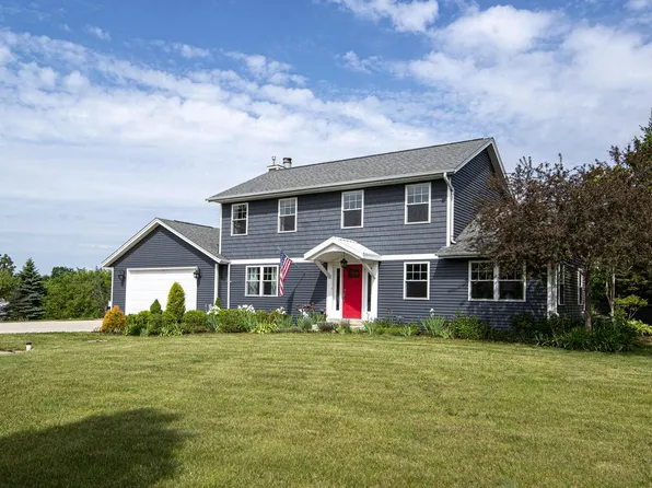 N5437 Loraine DRIVE, Fredonia, WI 53021