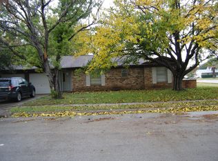 700 Lynnewood Ave, Burleson, TX 76028