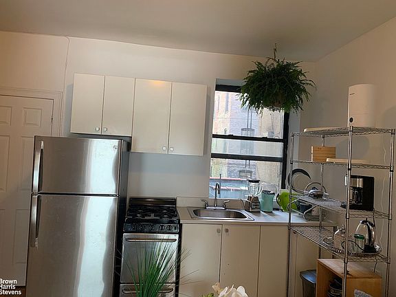3rd image of 205 W 103rd St #1E