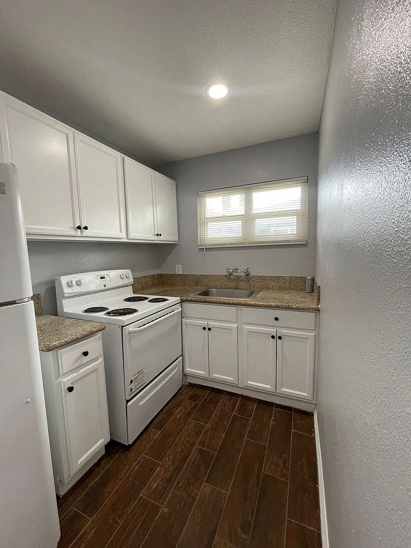150 N Calaveras St photo 1