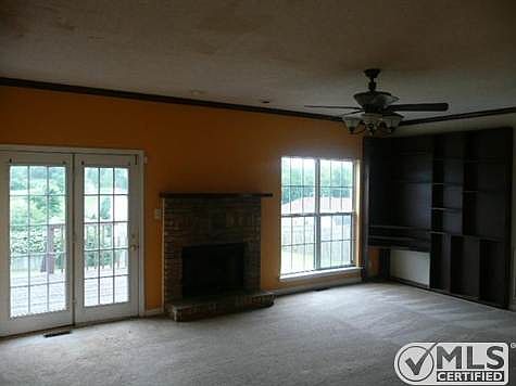 3rd image of 610 Kingston Dr