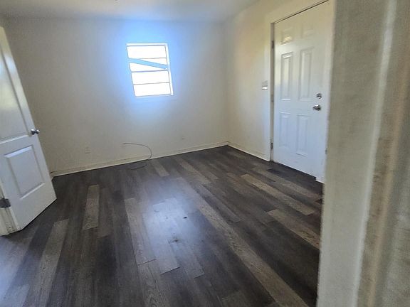 4th image of 2408 Lawn Ave SW