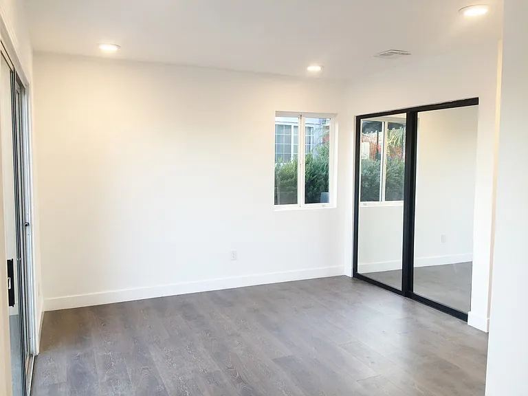 8538 W Knoll Dr — Photo 12