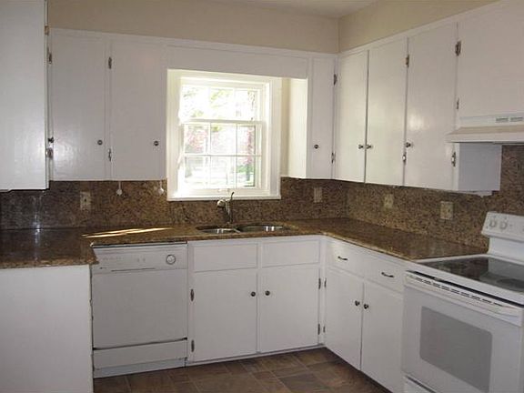 2nd image of 525 Butterfield Dr
