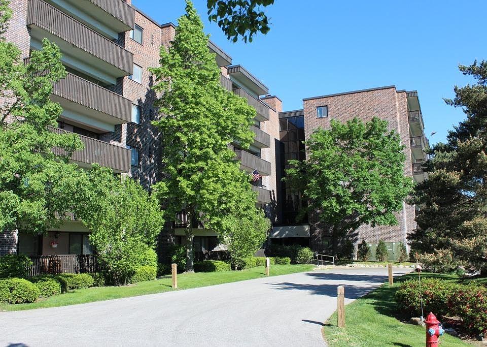 1st image of 920 Vose Dr APT 310