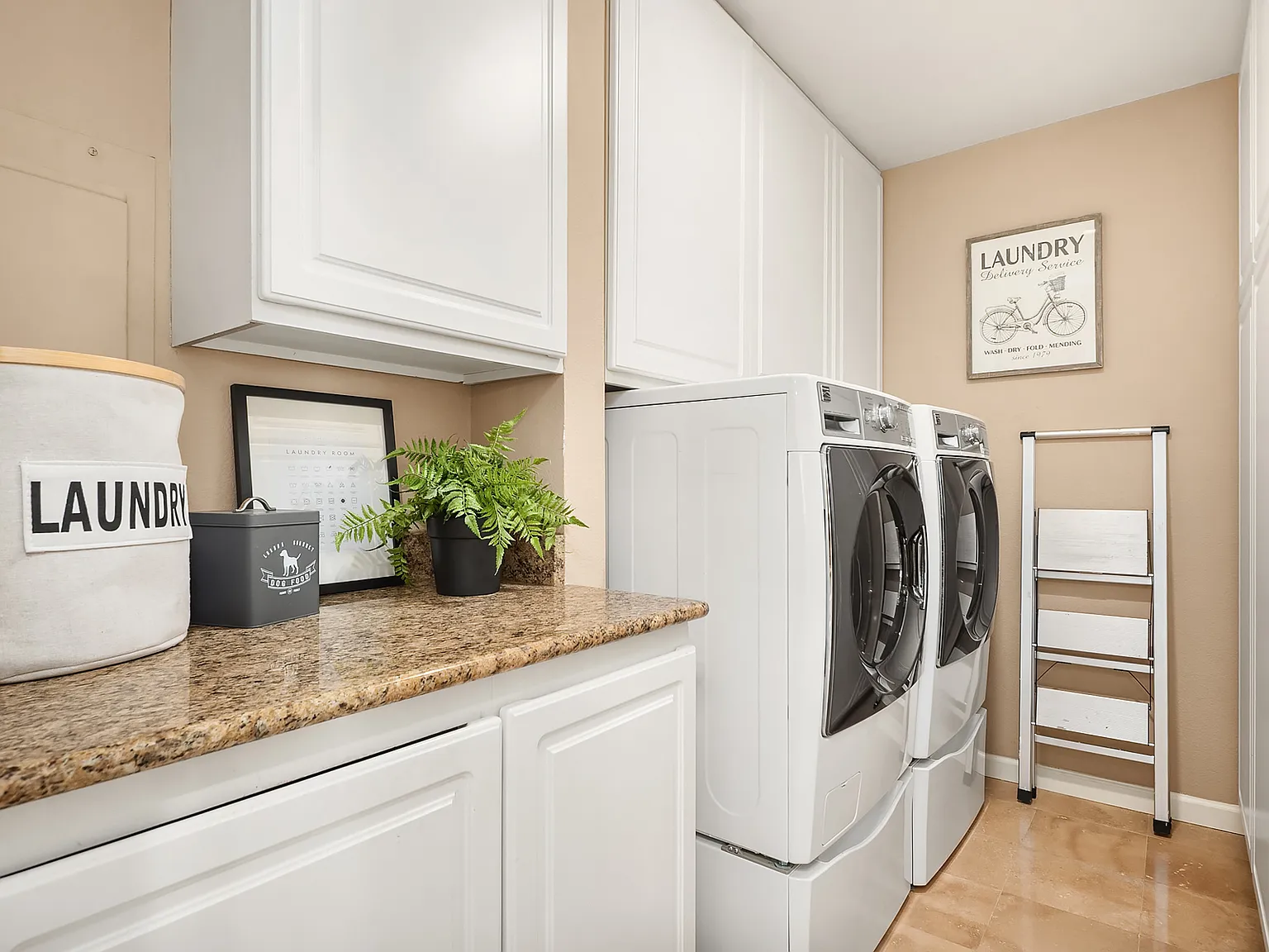 2 bed, 1840 sqft, $5,300 — Photo 3