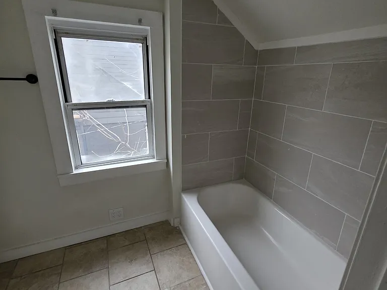 2424 Inga St — Photo 12