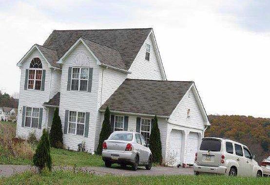 2nd image of 203 Corine Way