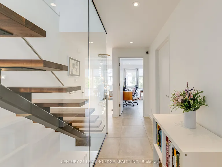 81 Dagmar Ave — Photo 30