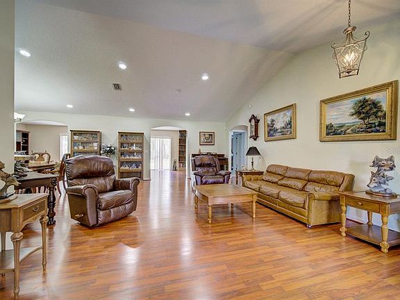 4th image of 405 Tangelo Dr
