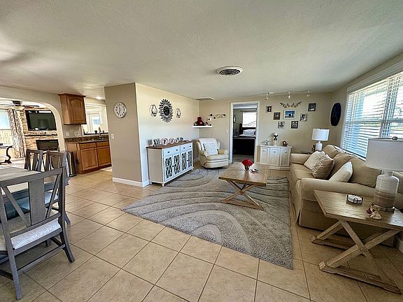2nd image of 3319 Shamrock Dr