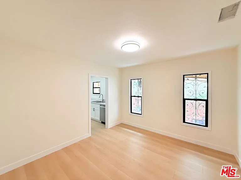 6132 Whitsett Ave — Photo 20