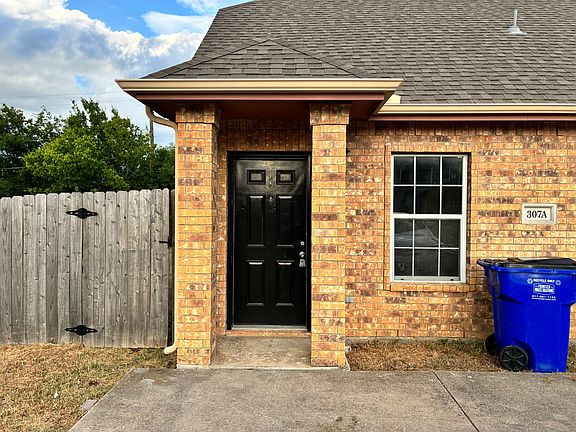 3rd image of 307 Kings Way Dr APT A