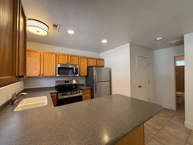 696 N 600 W #B — Photo 7