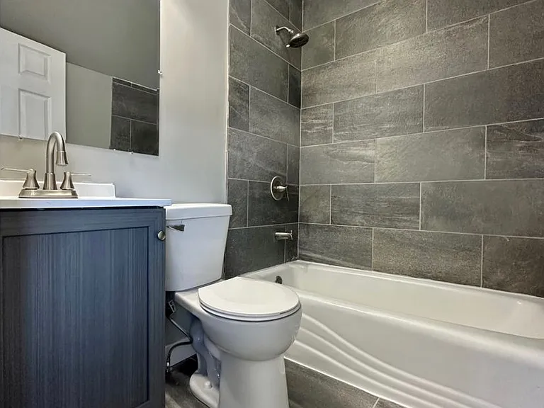587 Charles Ave — Photo 3