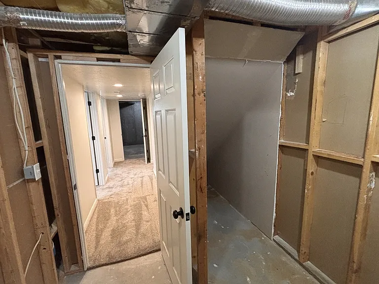 627 E 700 N — Photo 20