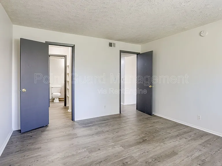 Brent Village — Photo 90