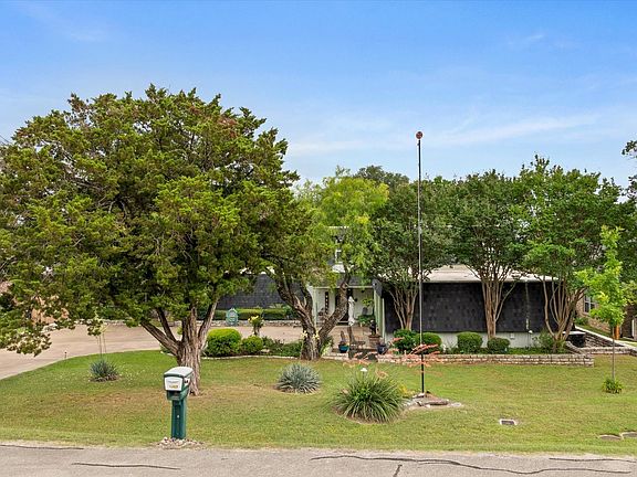 3rd image of 5007 Comanche Dr