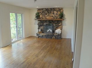 14N401 Oliver Dr, Elgin, IL 60124