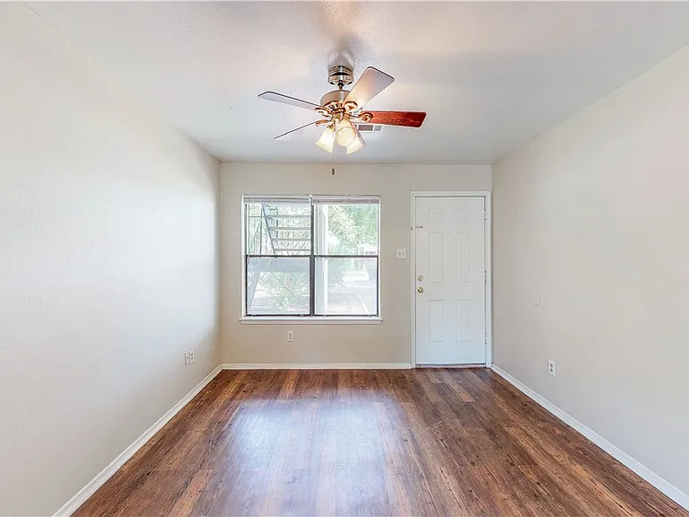 303 Manuel Dr #B — Photo 12