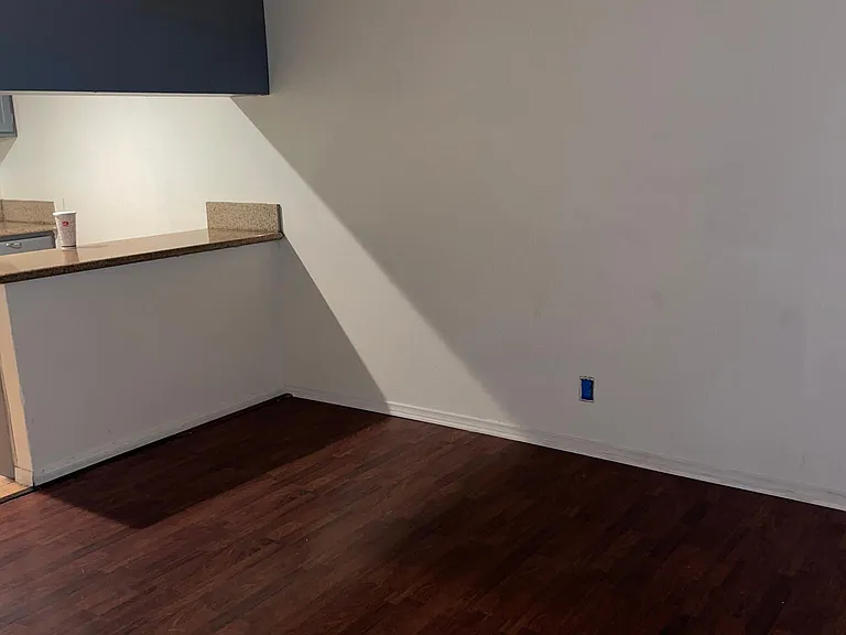 4321 Lennox Blvd #6 — Photo 1