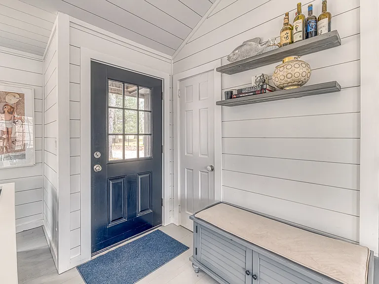 Laurel Ln — Photo 12