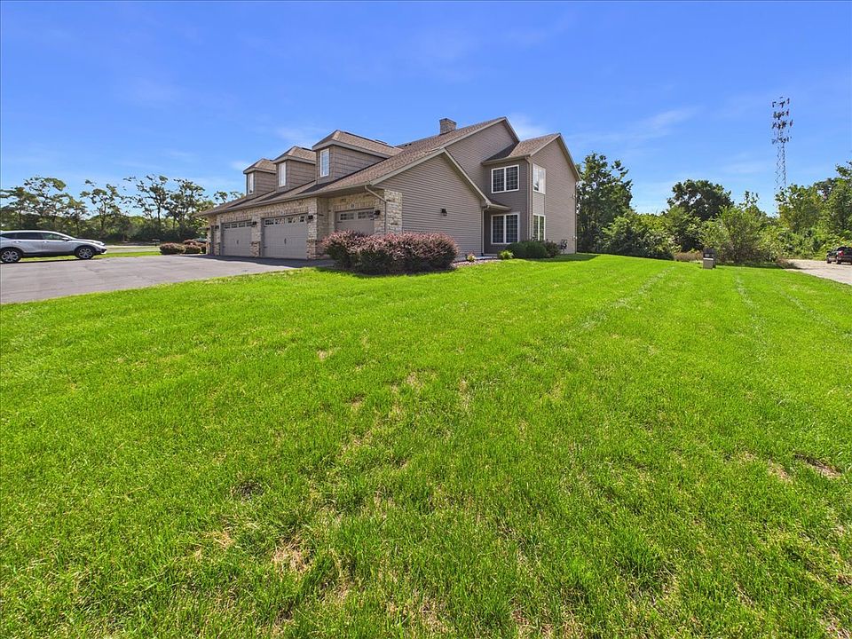 1st image of 639 Queens Ct #8